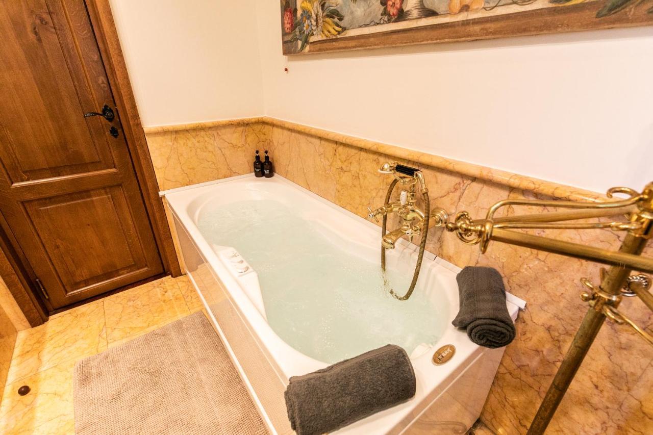 Klimt - Jacuzzi 5 Star - Luxury Design Apartment Мілан Екстер'єр фото