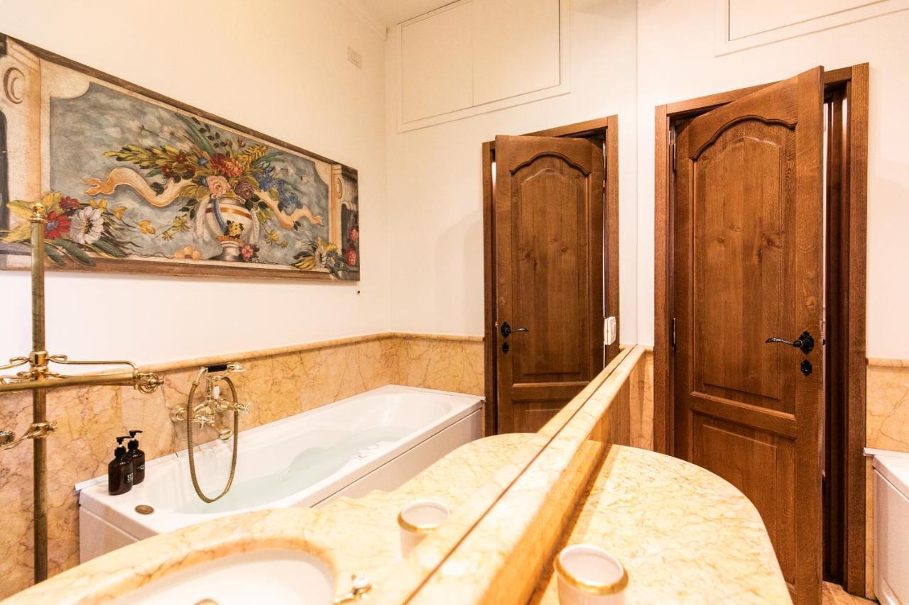 Klimt - Jacuzzi 5 Star - Luxury Design Apartment Мілан Екстер'єр фото