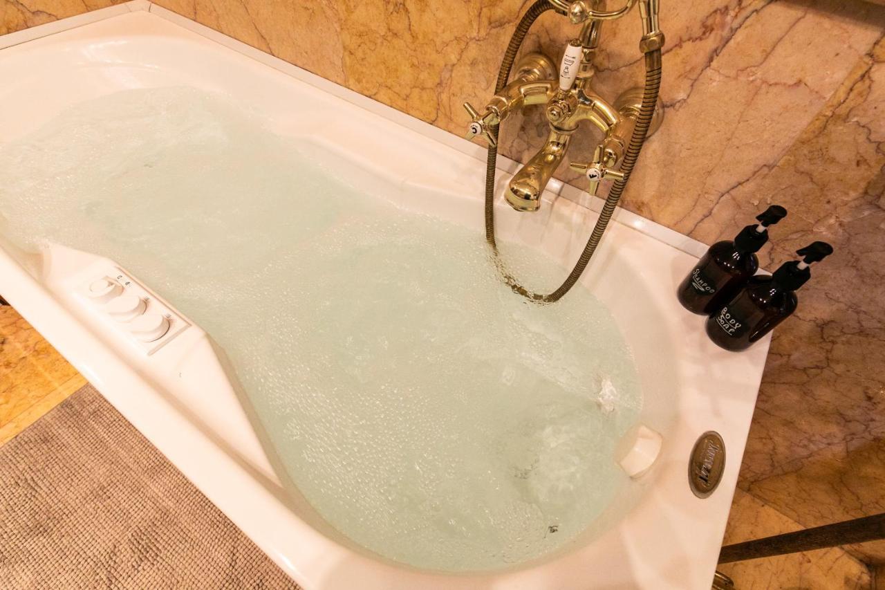 Klimt - Jacuzzi 5 Star - Luxury Design Apartment Мілан Екстер'єр фото