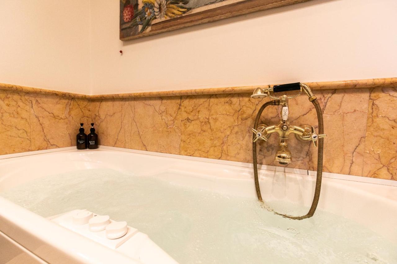 Klimt - Jacuzzi 5 Star - Luxury Design Apartment Мілан Екстер'єр фото