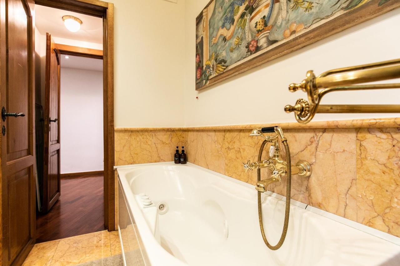 Klimt - Jacuzzi 5 Star - Luxury Design Apartment Мілан Екстер'єр фото